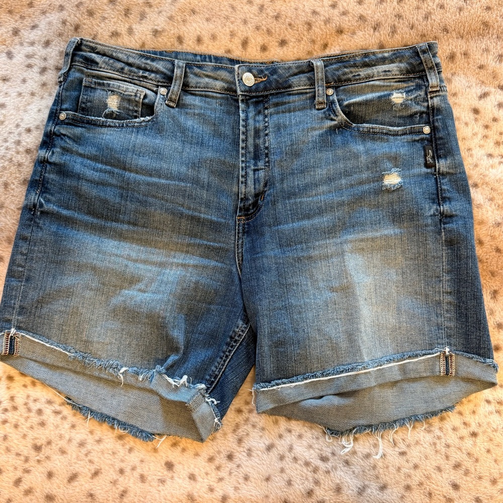 Silver Jean Co Womens Size 32 Lightly Distressed Jean Shorts - Sure Thing